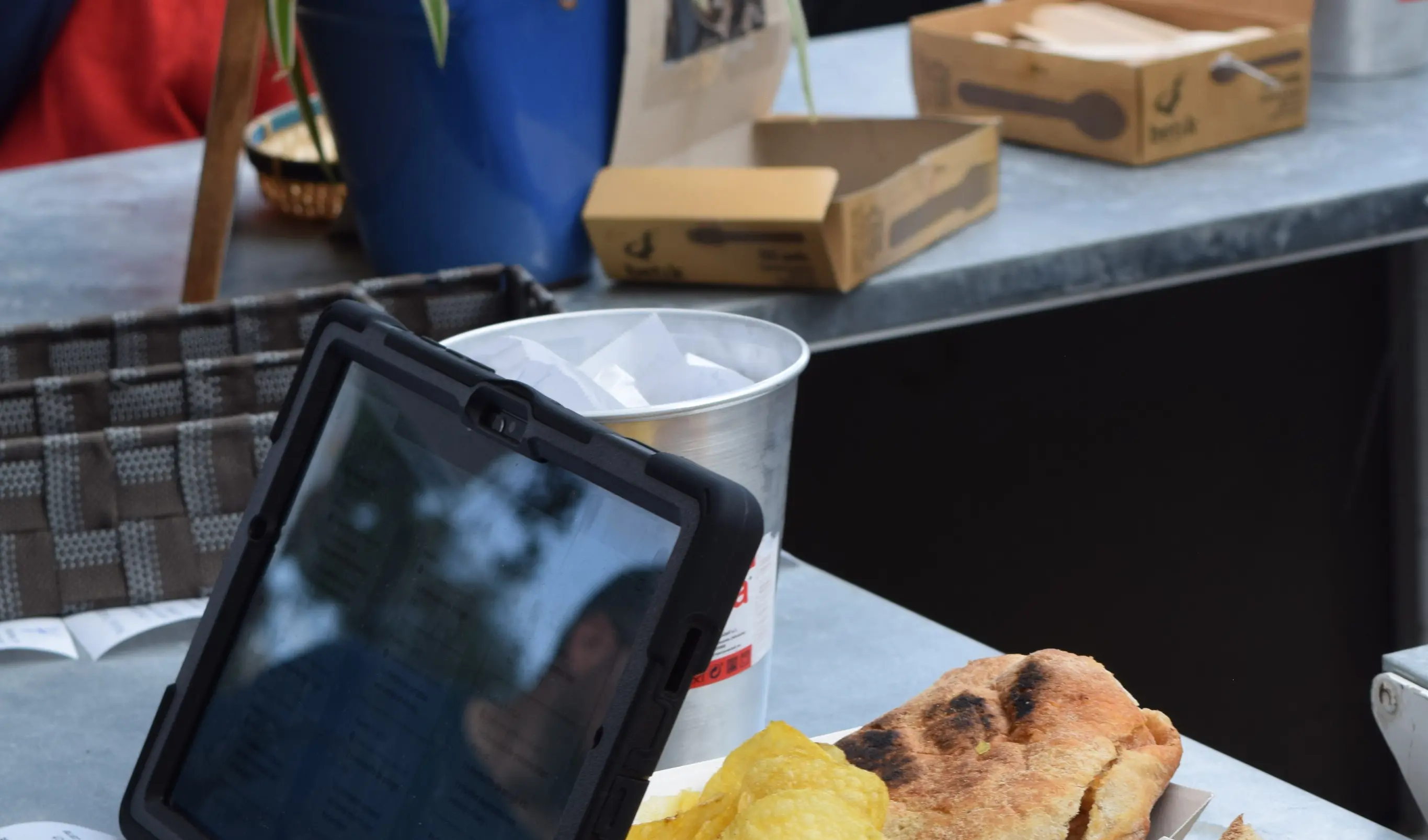 Foodtruck staff using the festeapay hardware